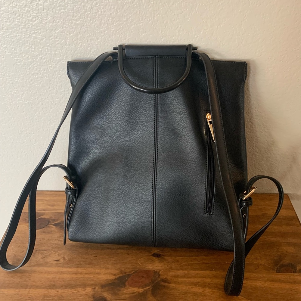 Almost New Computer Backpack - Picture 4 of 10